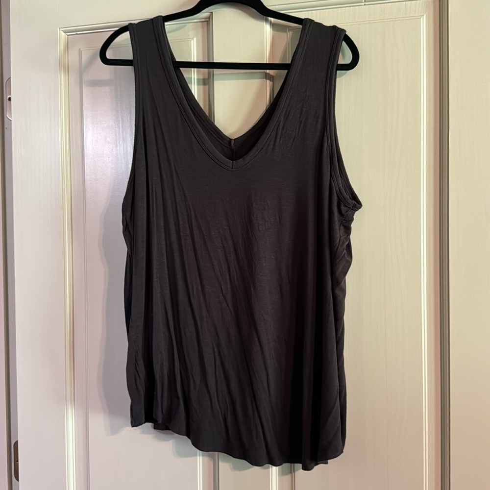 V-Neck Tank - Picture 2 of 4